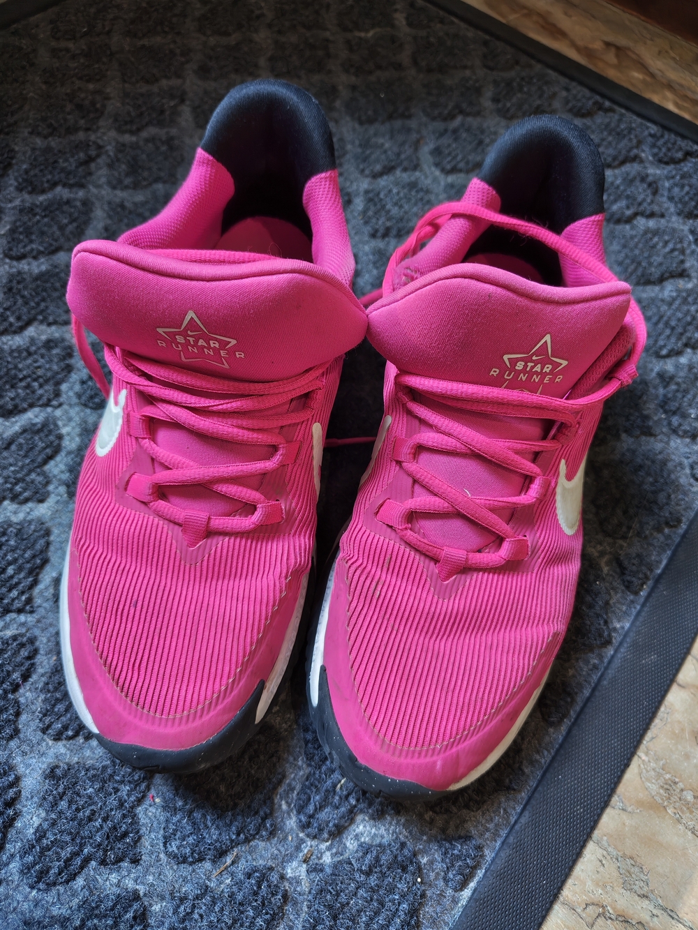 Nike Kids Hot Pink Star Runner Sneakers